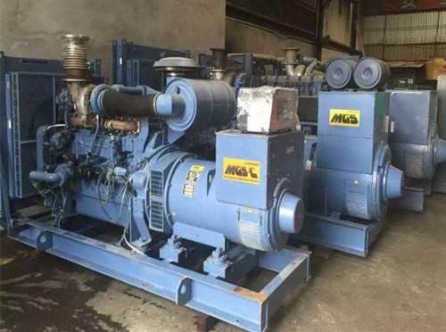 阿里发电机组带负载降电压是什么原因照成的？