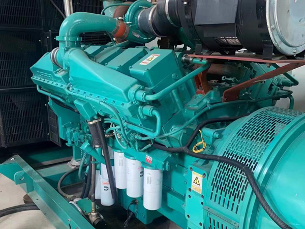 阿里更换100kW柴油发电机组机油时，需要注意哪些事项？